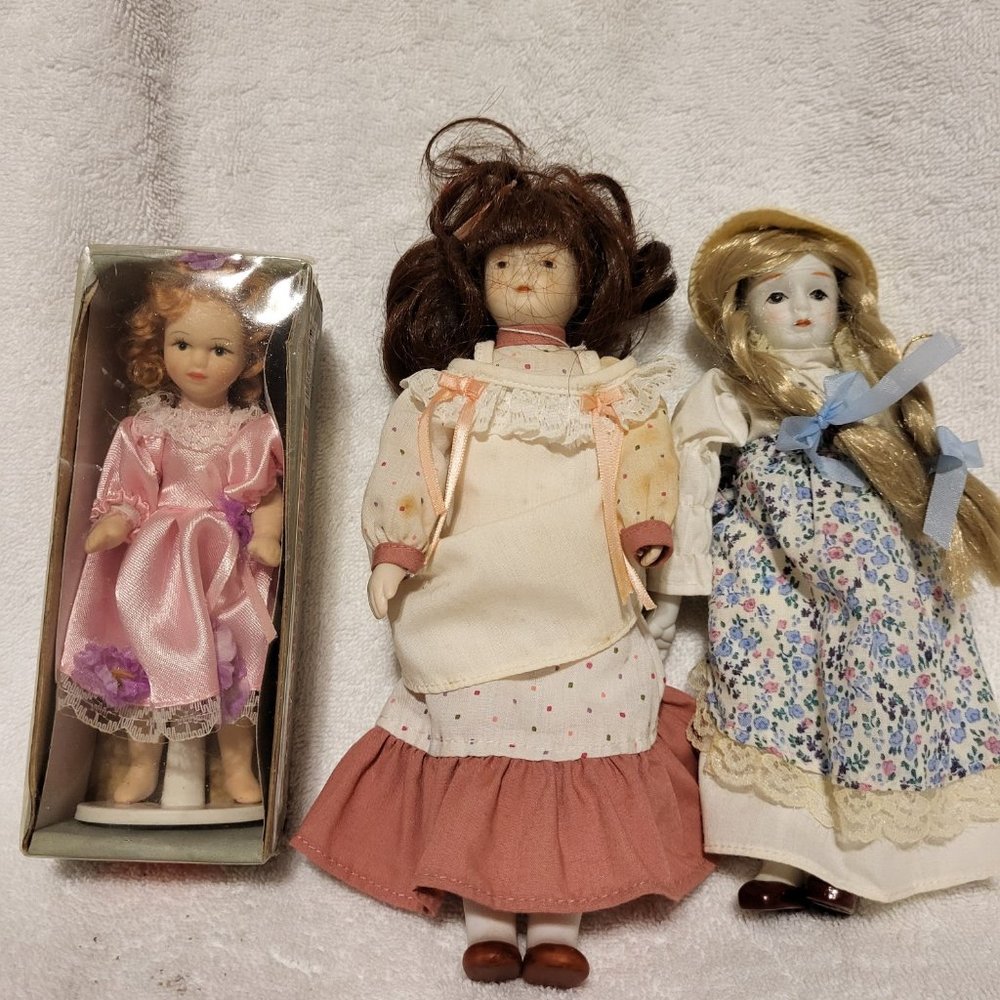3 dolls